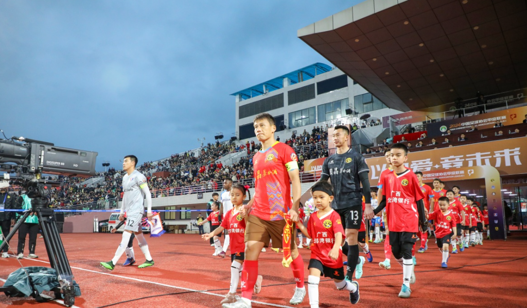广州球队在比赛中展现出强大实力的简单介绍