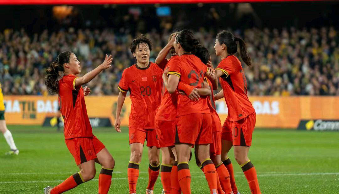 关于巴西女足联赛开幕，球迷热情支持的信息