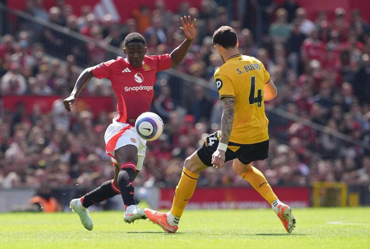 曼联主场大胜狼队，重返英超前四