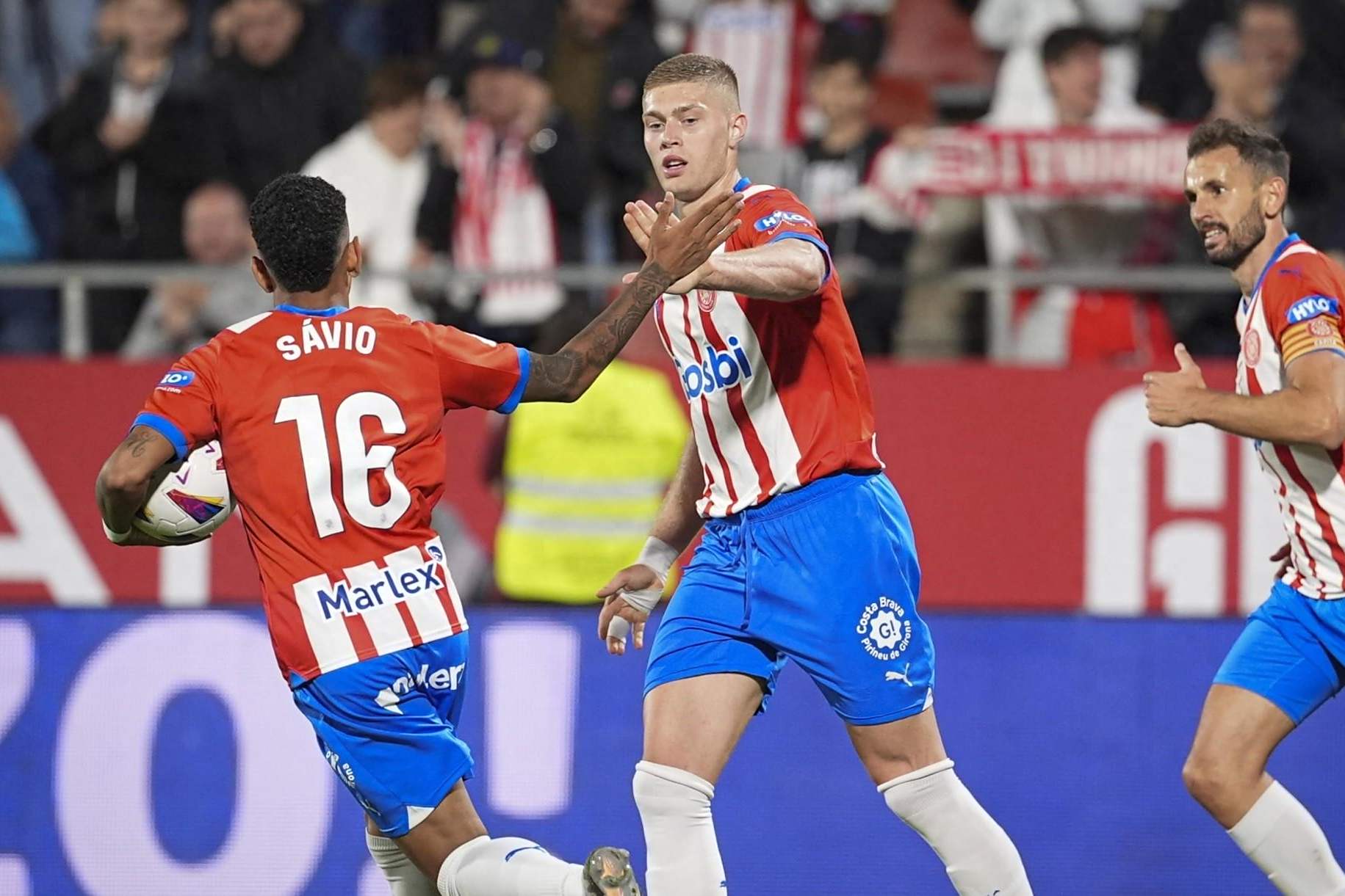 赫罗纳队迎来一场成功的比赛