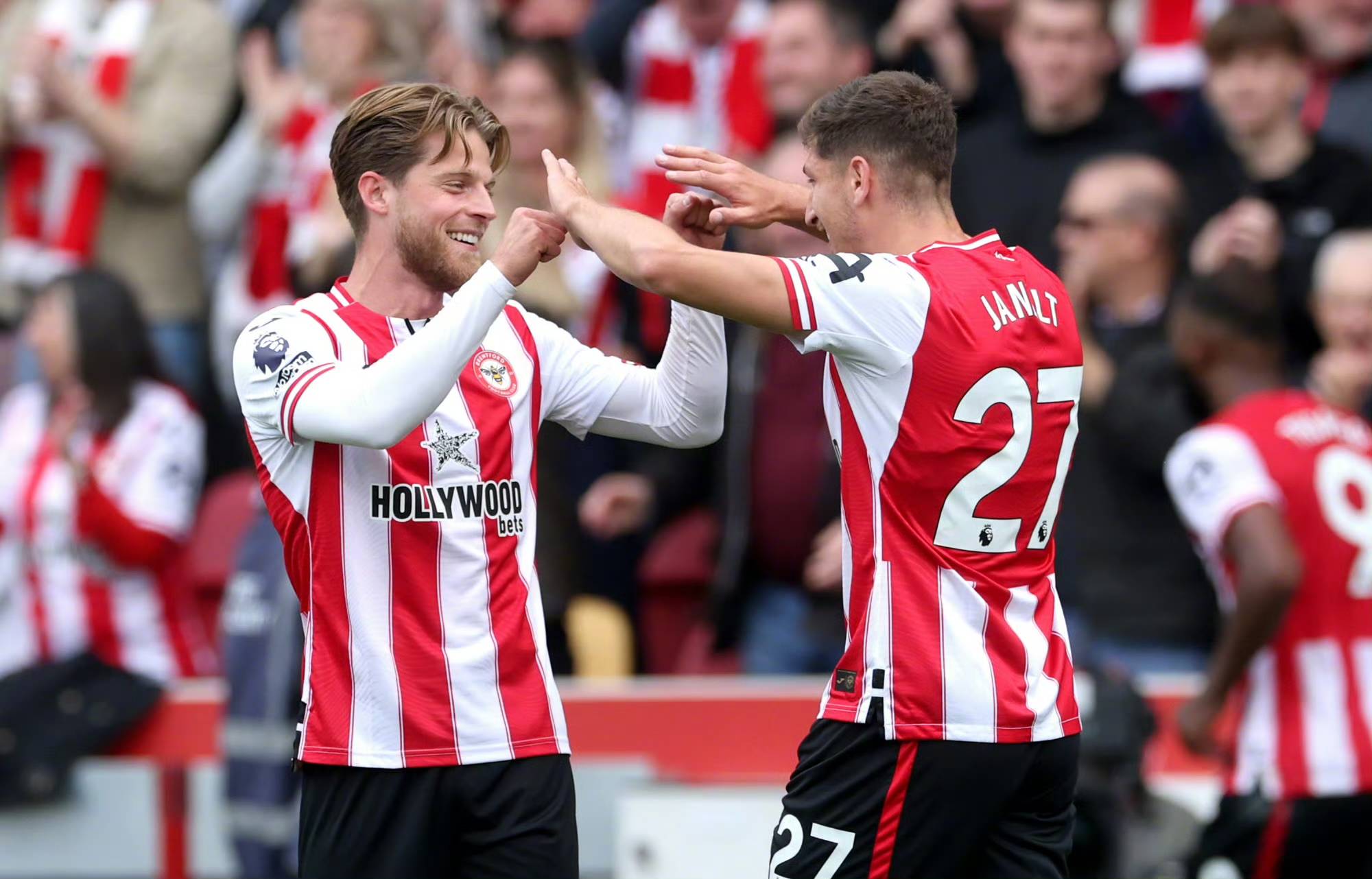 曼联客场惨遭逆转，英超榜首位置再次易主