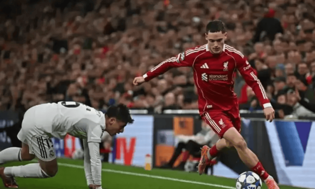 爱游戏官方入口-阿贾克斯主场不敌曼城，憾失晋级的简单介绍